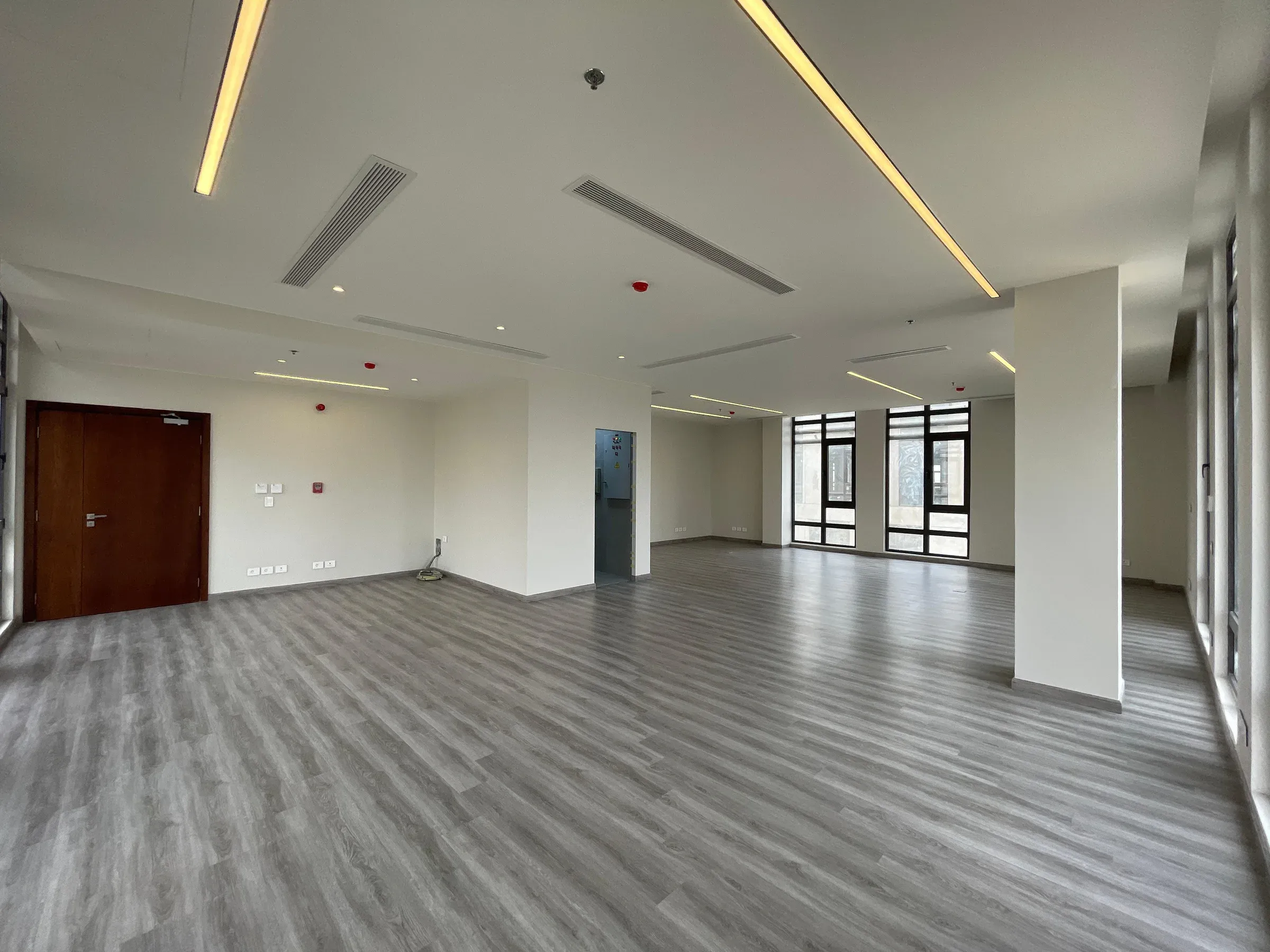 District 5 Office, Commercial